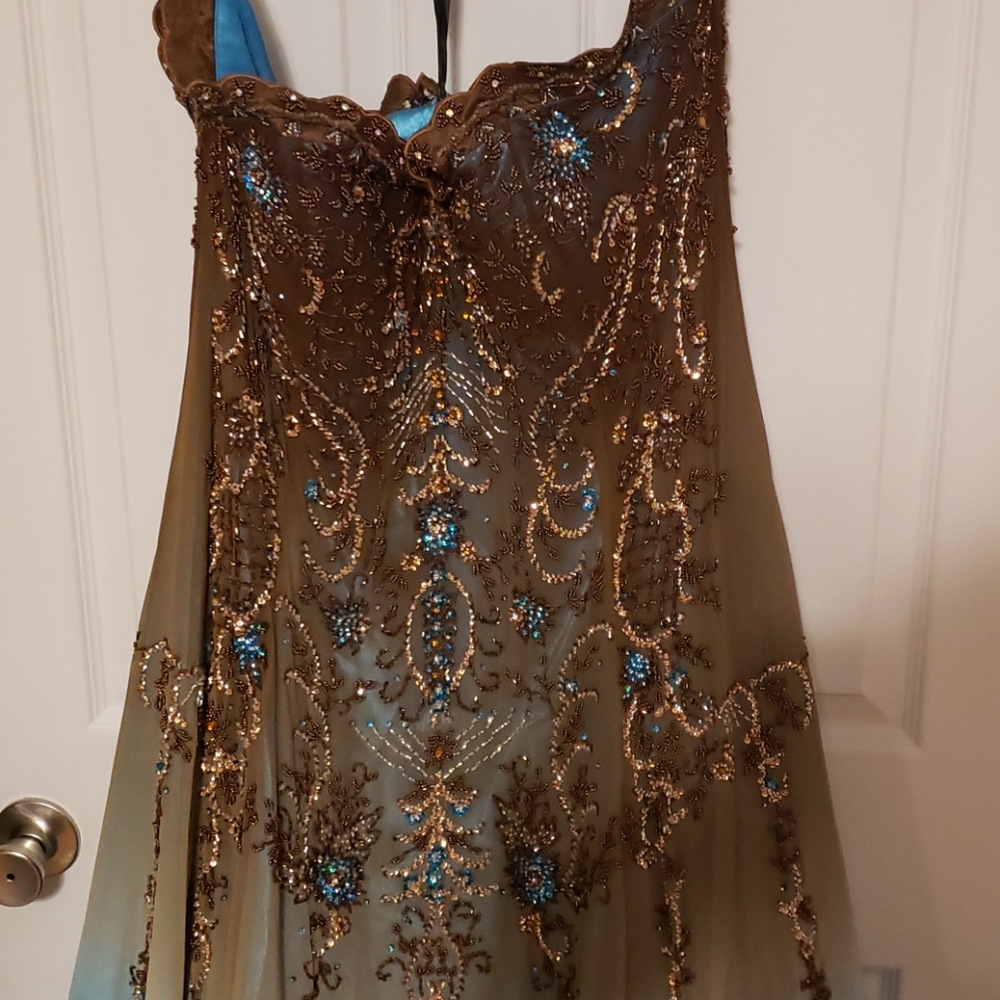 Prom dress - Picture 2 of 4